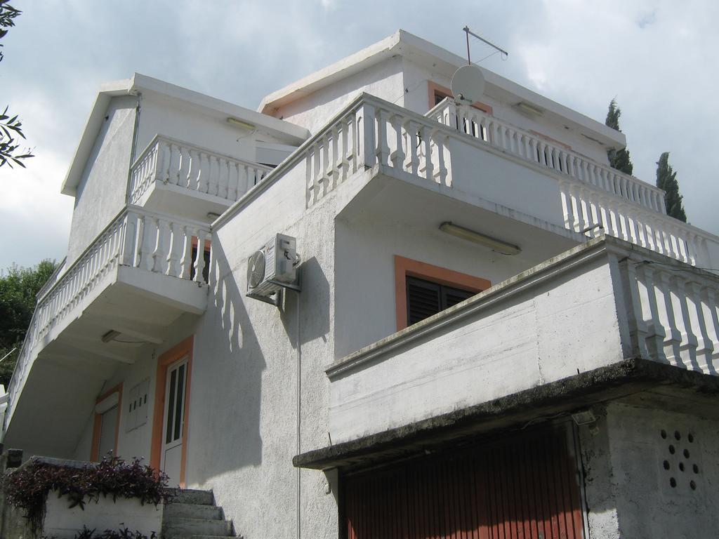 Apartments Ceca Tivat Bagian luar foto