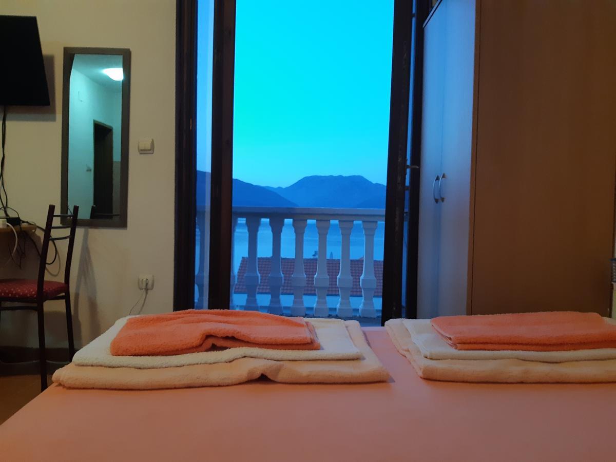 Apartments Ceca Tivat Bagian luar foto