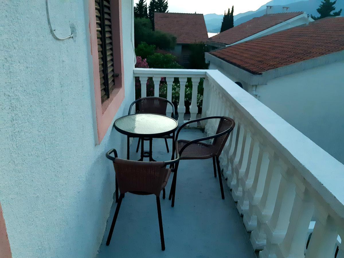 Apartments Ceca Tivat Bagian luar foto