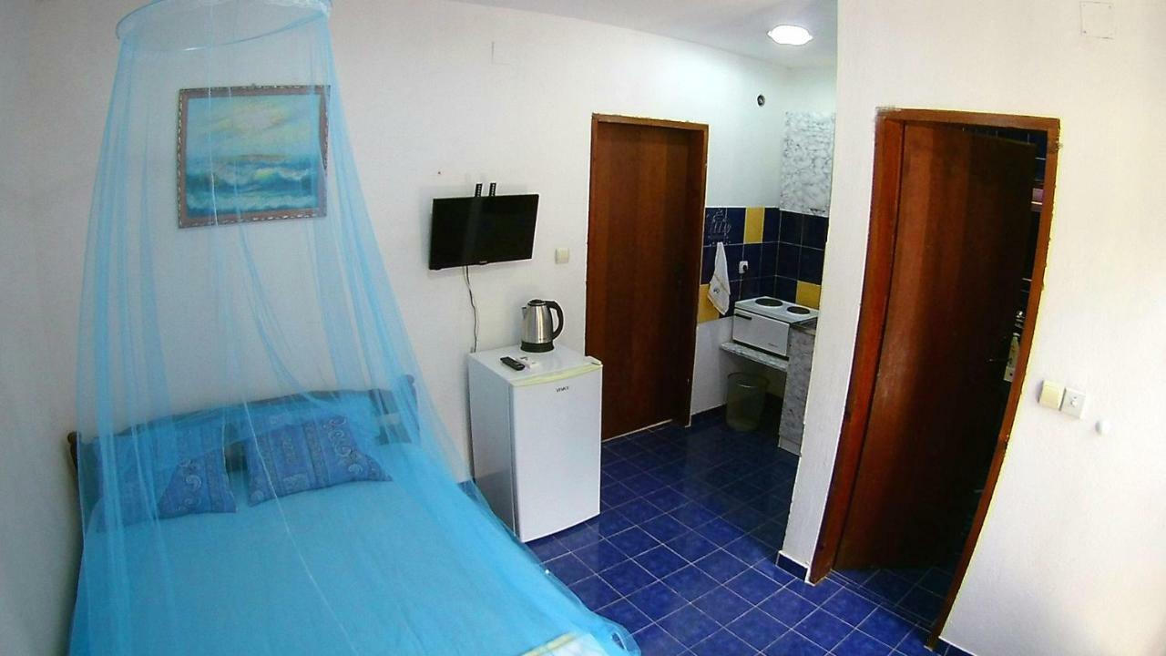 Apartments Ceca Tivat Bagian luar foto
