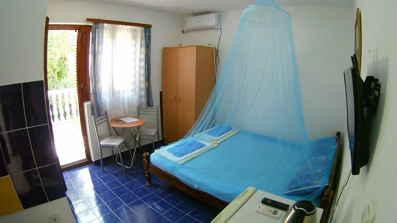 Apartments Ceca Tivat Bagian luar foto