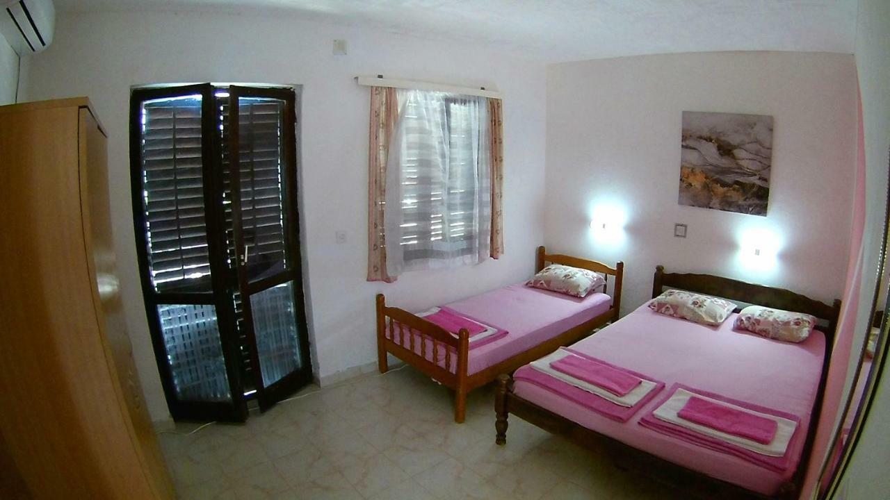 Apartments Ceca Tivat Bagian luar foto
