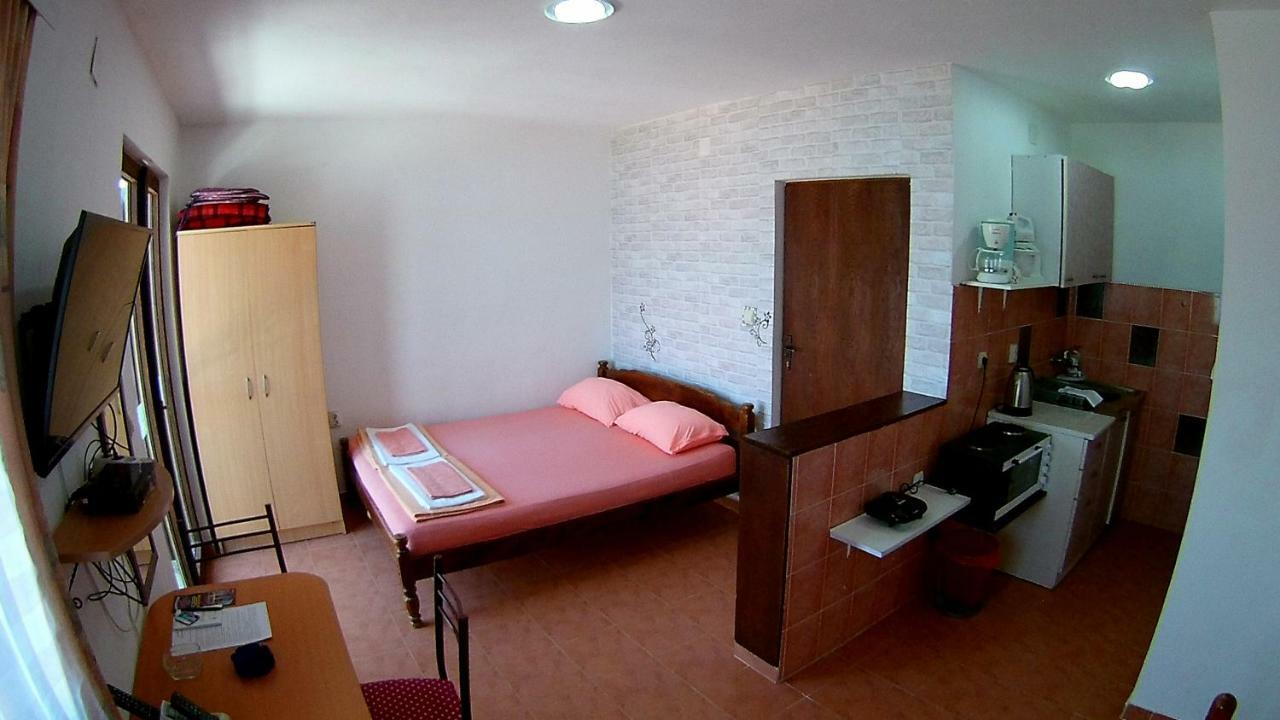 Apartments Ceca Tivat Bagian luar foto