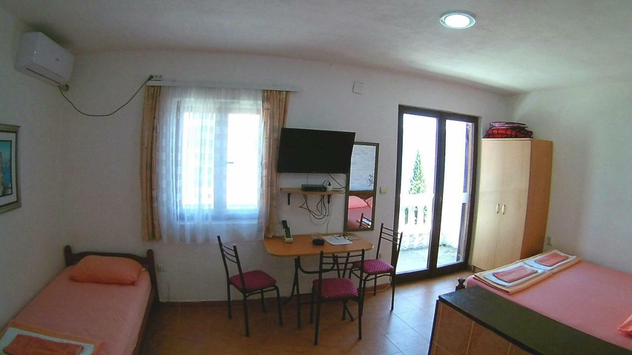 Apartments Ceca Tivat Bagian luar foto