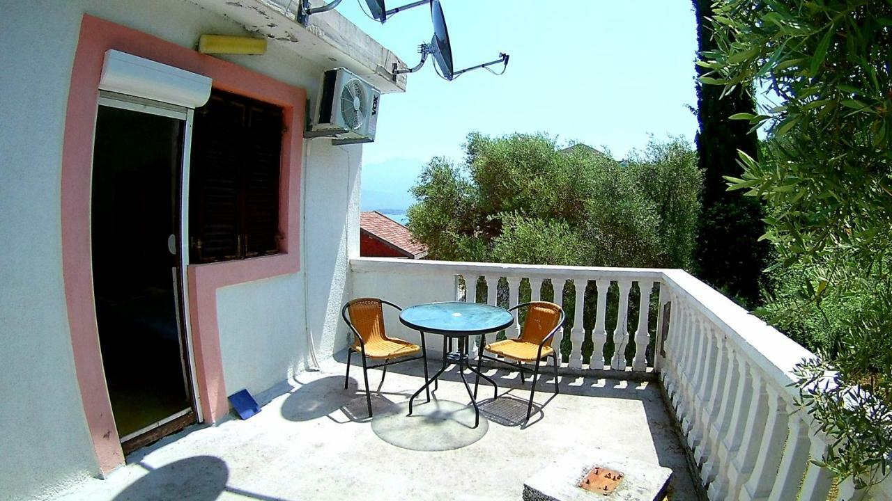 Apartments Ceca Tivat Bagian luar foto