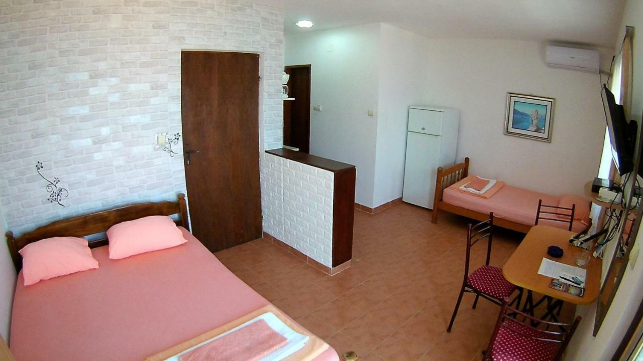 Apartments Ceca Tivat Bagian luar foto